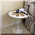 F52. Small tulip-style side table. 